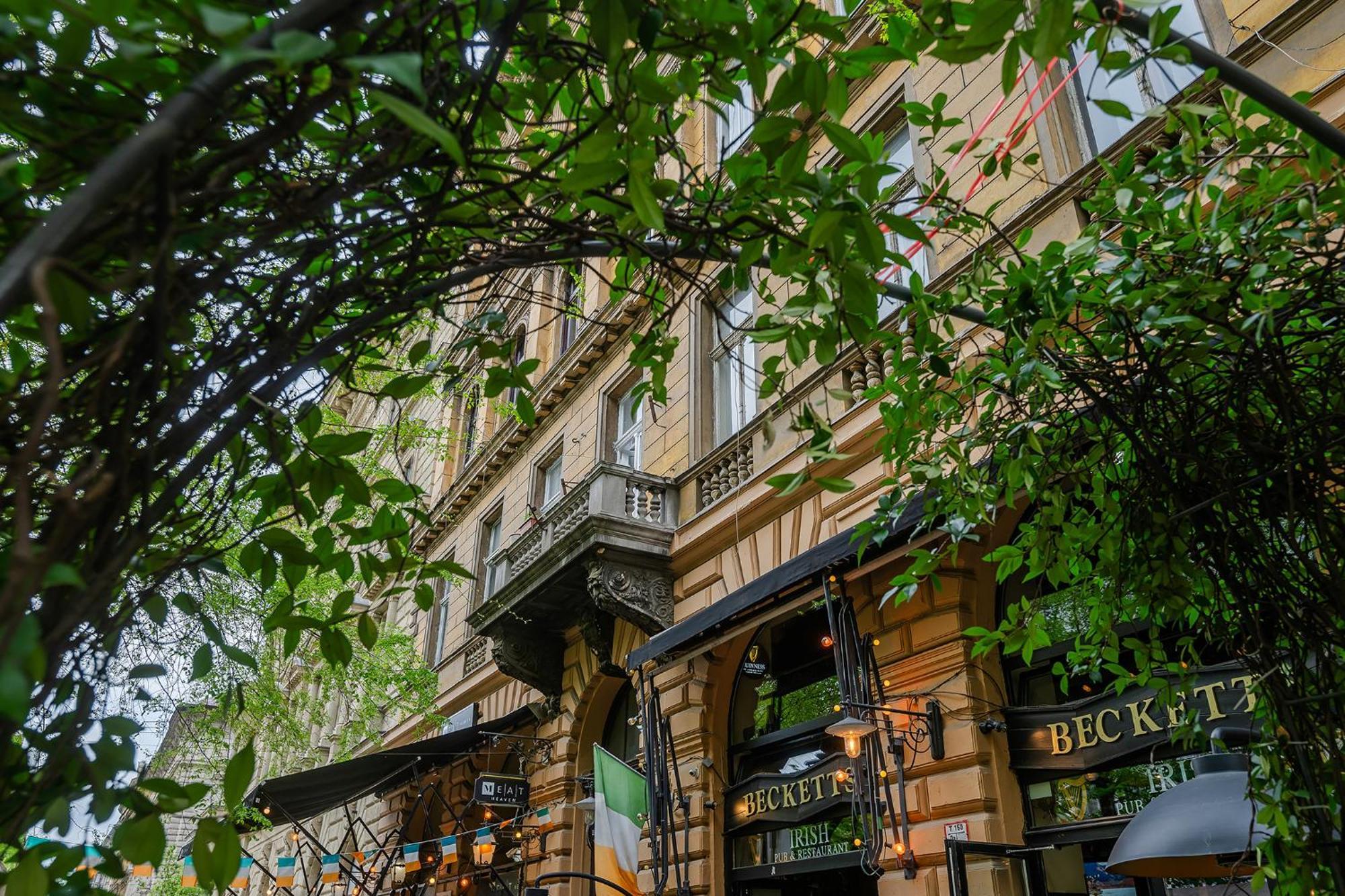 Liszt Modern Chic Apartment Budapest Bagian luar foto