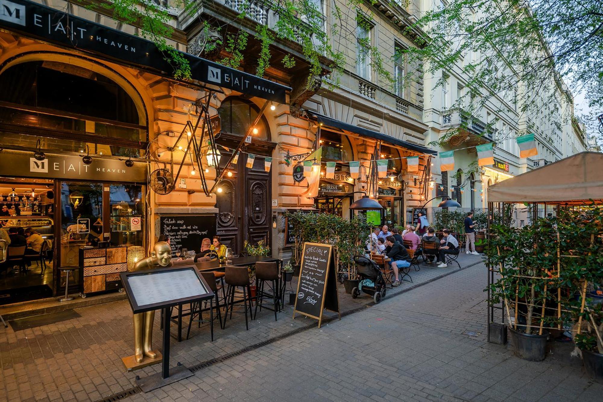 Liszt Modern Chic Apartment Budapest Bagian luar foto